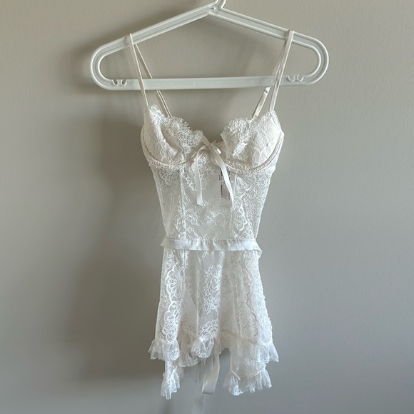 Victoria's Secret Babydoll Lace Lingerie - Picture 1 of 8